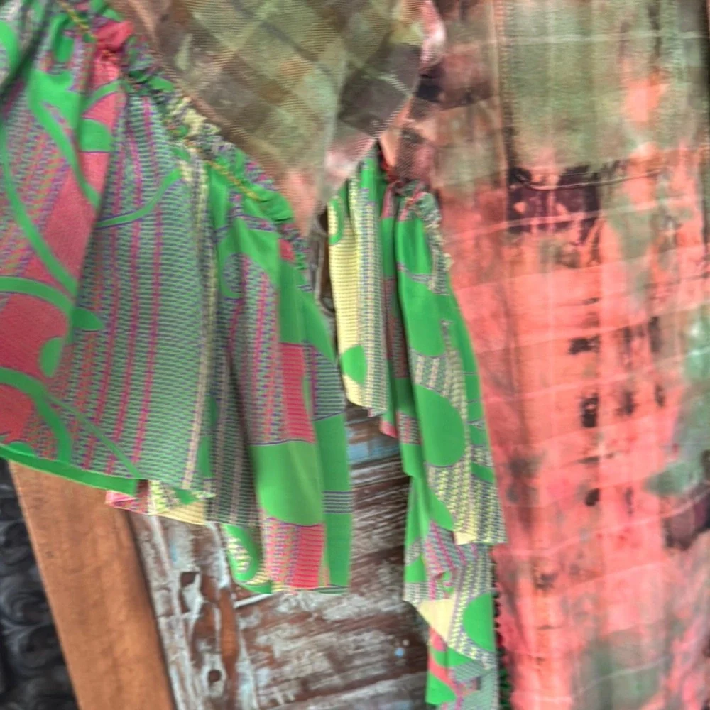Chunky Armadillo one of a kind refurbished flannel tie-dyed by hand /with silk - Picture 4 of 8